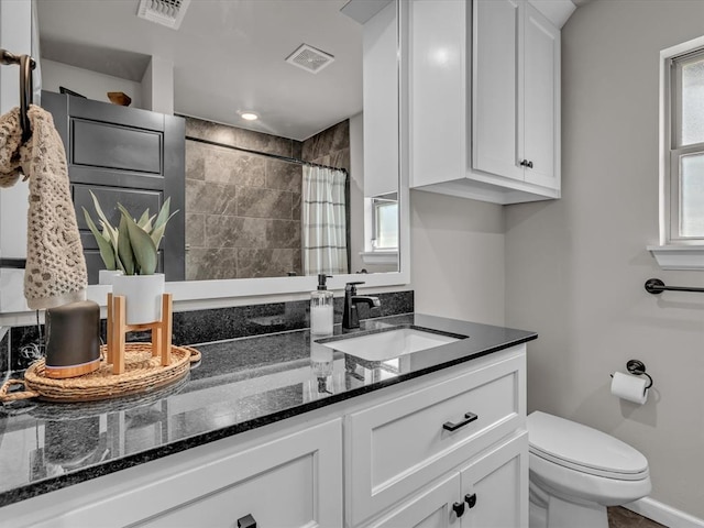 8332 Poplar Dr, Edmond, OK 73034 - bathroom with vanity and tiled shower