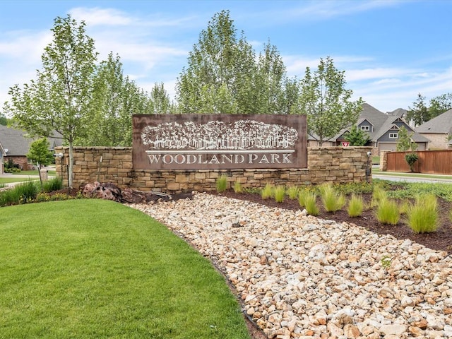 8332 Poplar Dr, Edmond, OK 73034 - community / neighborhood sign featuring a residential view