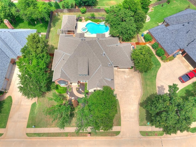 3133 Beacon Hill St, Edmond, OK 73034 - view of subject property featuring a pool