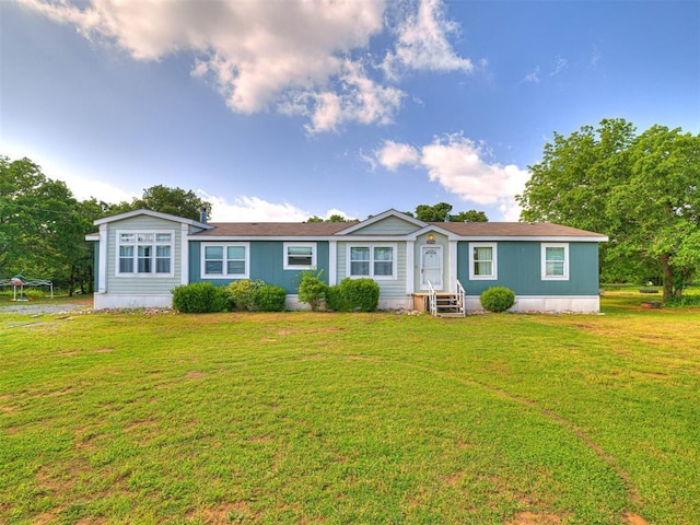 manufactured / mobile home with entry steps and a front yard