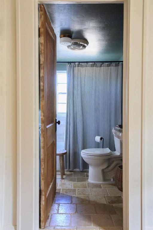 1801 N Broadway Ave, Shawnee, OK 74804 - full bathroom featuring stone tile floors and toilet