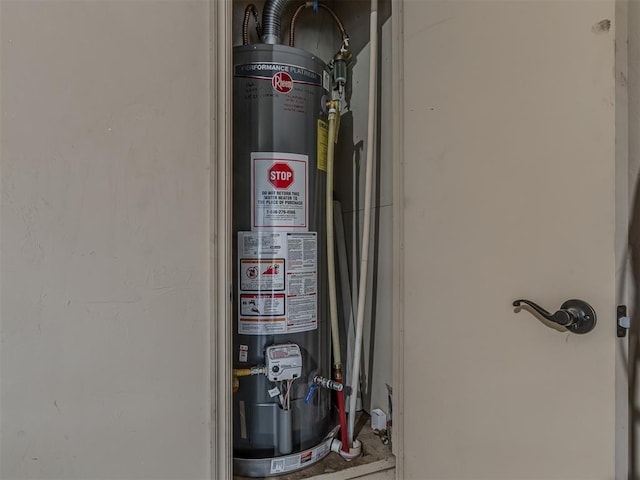 7705 Twin Oaks Dr, Yukon, OK 73099 - utility room with water heater