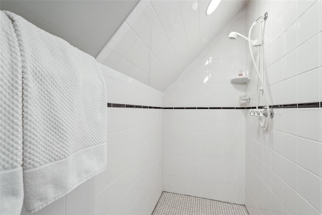 368 Millbrook Dr, Norman, OK 73072 - bathroom with a tile shower and lofted ceiling