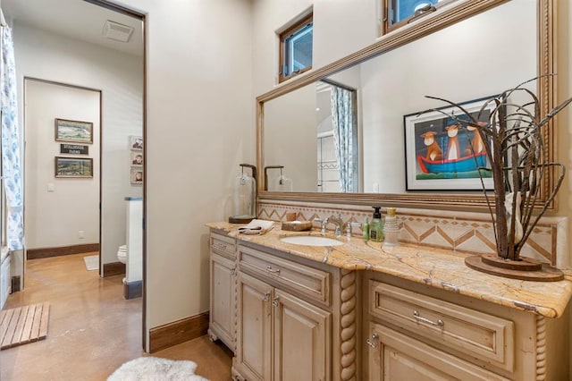 9639 Horizon Cir, Sperry, OK 74073 - bathroom featuring toilet, baseboards, visible vents, vanity, and backsplash
