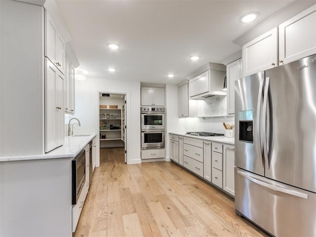 11825 Leaning Elm Rd, Oklahoma City, OK 73120 - kitchen featuring stainless steel appliances, light wood-style floors, and recessed lighting