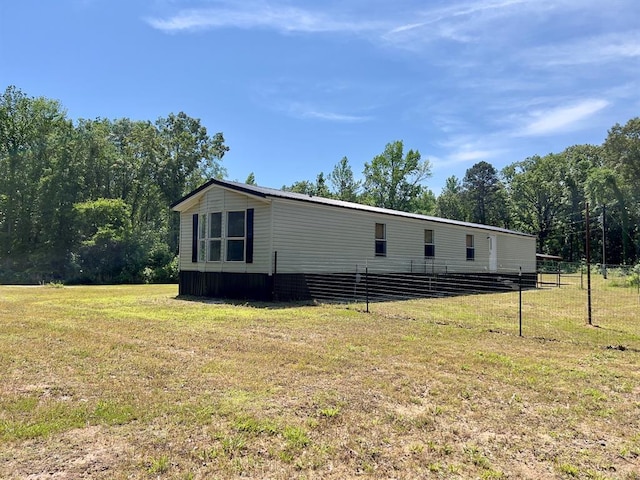 559 Poppy Rd, Broken Bow, OK 74728 - manufactured / mobile home with a front yard and fence