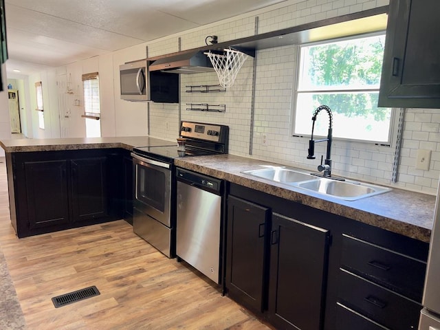 559 Poppy Rd, Broken Bow, OK 74728 - kitchen featuring a sink, a peninsula, stainless steel appliances, and decorative backsplash