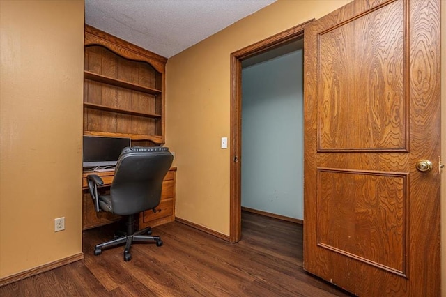 11125 NW 116th St, Yukon, OK 73099 - home office featuring dark wood finished floors, baseboards, a textured ceiling, and built in features