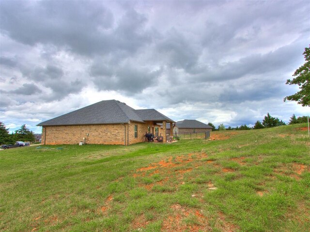 5702 Cedar Tree Cir, Guthrie, OK 73044 - view of grassy yard