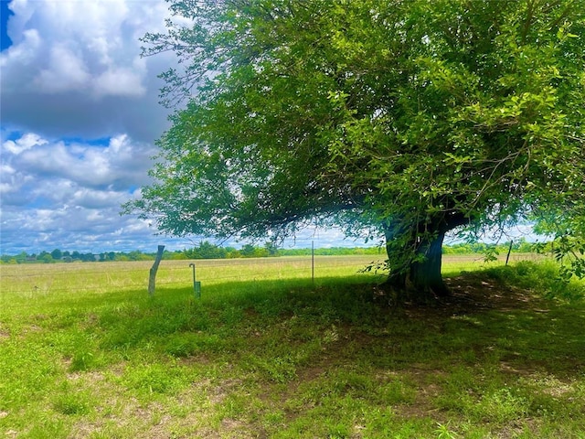 view of yard featuring a view of countryside