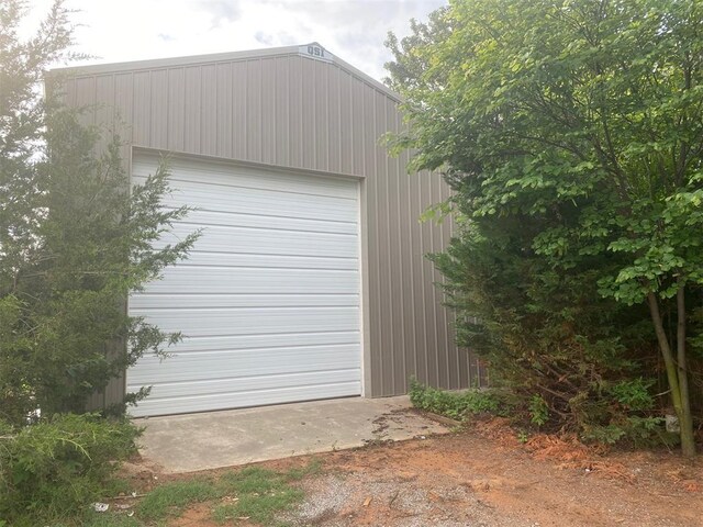 2001 Saber Ln, Weatherford, OK 73096 - view of detached garage