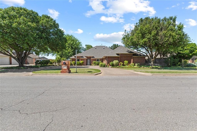2001 Saber Ln, Weatherford, OK 73096 - view of front facade with driveway