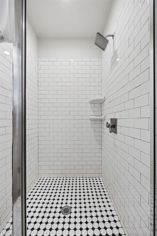 43 Center Ln, Carlton Landing, OK 74432 - bathroom featuring a shower stall