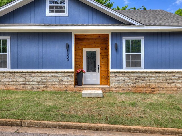 1800 NW 41st St, Oklahoma City, OK 73118 - view of front of property featuring brick siding and a front yard