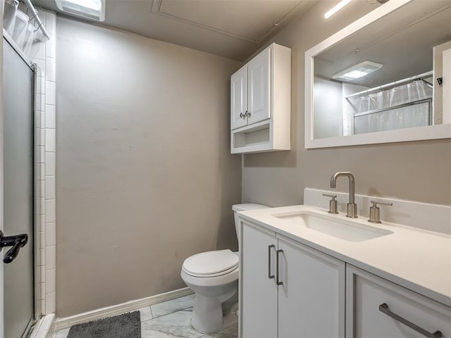 11530 N May Ave Unit D303, Oklahoma City, OK 73120 - bathroom with marble finish floors, curtained shower, toilet, vanity, and baseboards