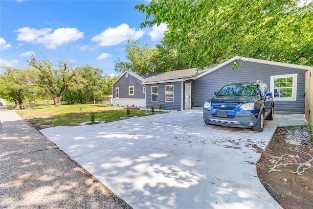 ranch-style home with a front lawn and driveway