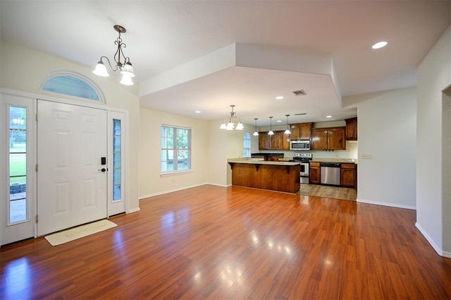 foyer entrance featuring a chandelier, dark wood-style floors, baseboards, and recessed lighting