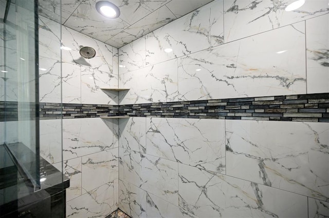 full bath with tiled shower