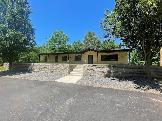 1920 Glover Golden Rd, Broken Bow, OK 74728 - view of front facade with a porch