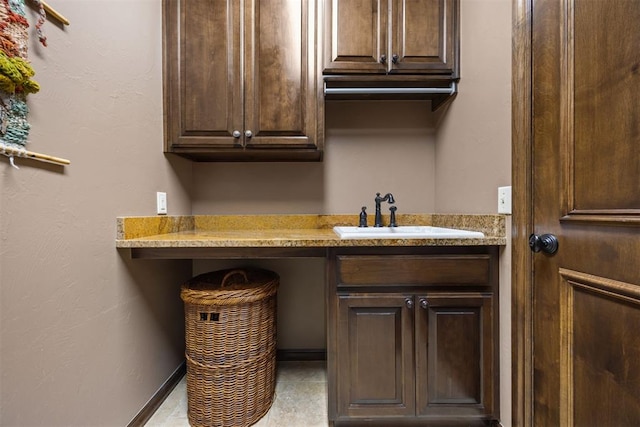 1401 Canyon Bridge Ln, Edmond, OK 73034 - washroom featuring a sink