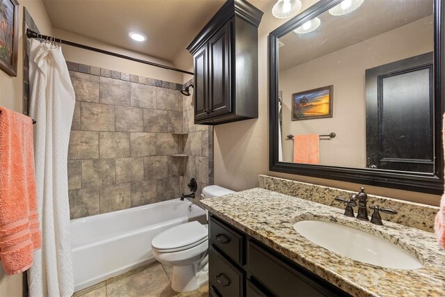 1401 Canyon Bridge Ln, Edmond, OK 73034 - full bath featuring toilet, shower / tub combo, and vanity