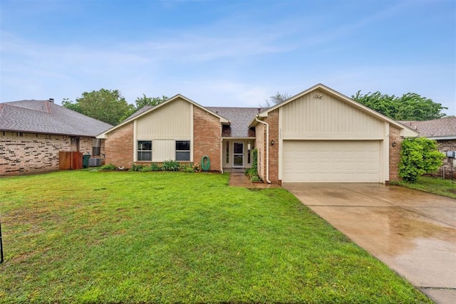 mid-century modern home with a garage, brick siding, driveway, and a front yard