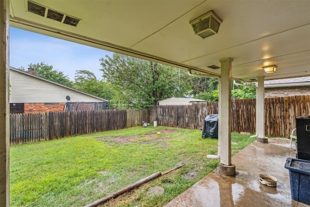 view of yard featuring a patio area