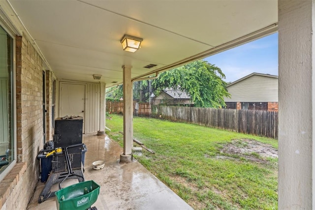 view of yard featuring a patio