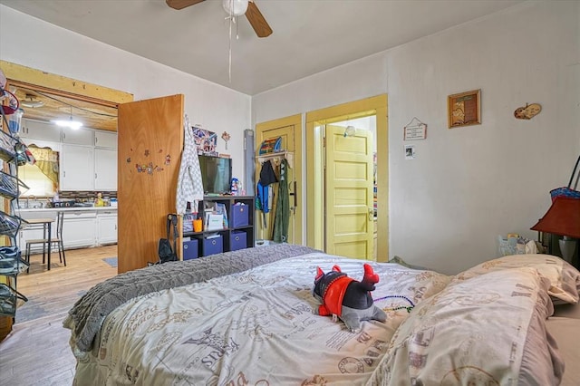 bedroom with light wood-style flooring and a ceiling fan