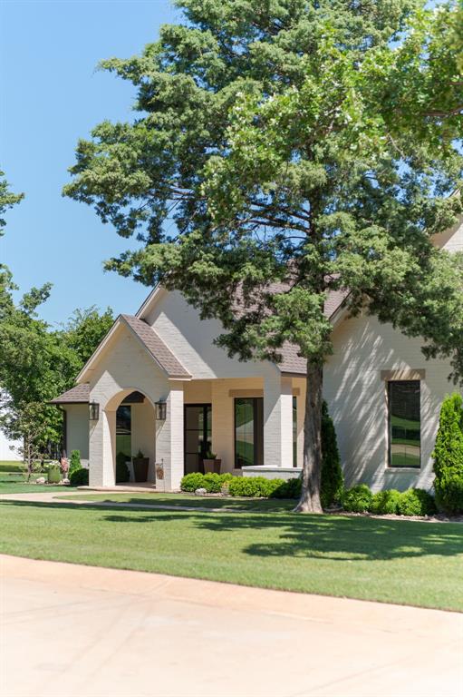 view of front of property with a front lawn