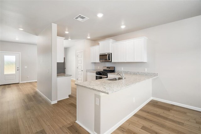 5450 Mac Rd, Tuttle, OK 73089 - kitchen featuring appliances with stainless steel finishes, light wood-style floors, a sink, baseboards, and recessed lighting