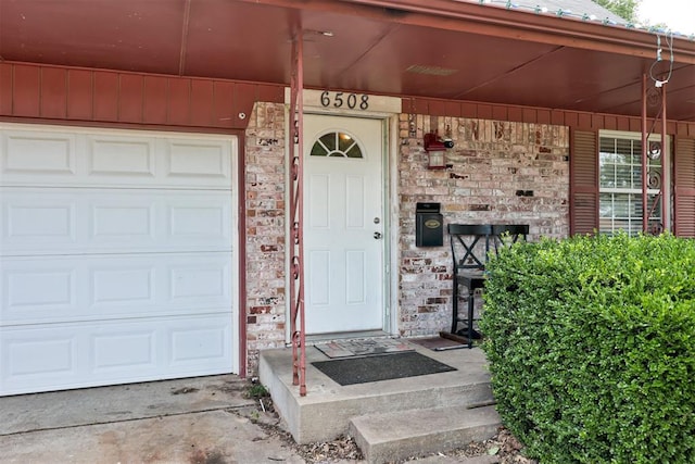 6508 S Harvey Ave, Oklahoma City, OK 73139 - entrance to property with stone siding and a garage