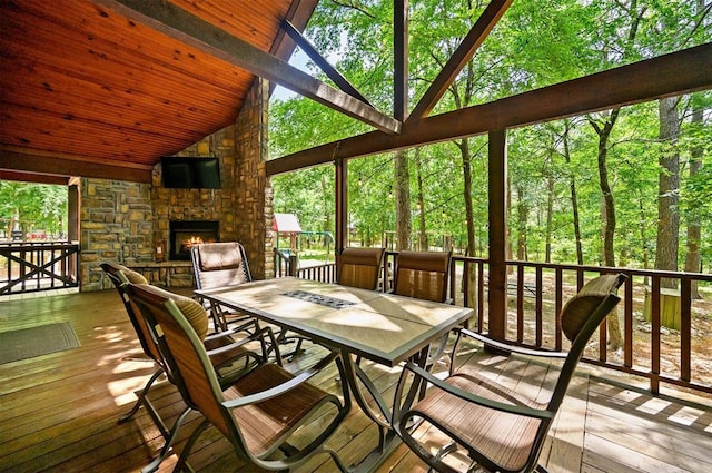 479 Poplar Cir, Broken Bow, OK 74728 - sunroom featuring vaulted ceiling