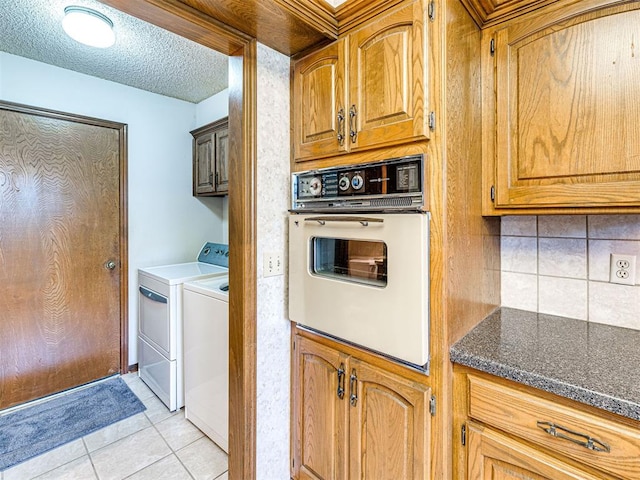 10021 Henderson Dr, Oklahoma City, OK 73139 - laundry room featuring washer and clothes dryer and light tile patterned flooring