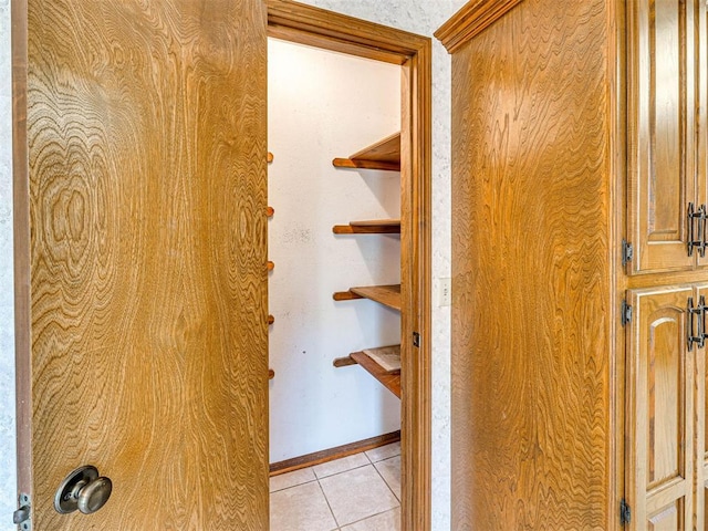 10021 Henderson Dr, Oklahoma City, OK 73139 - detailed view of baseboards