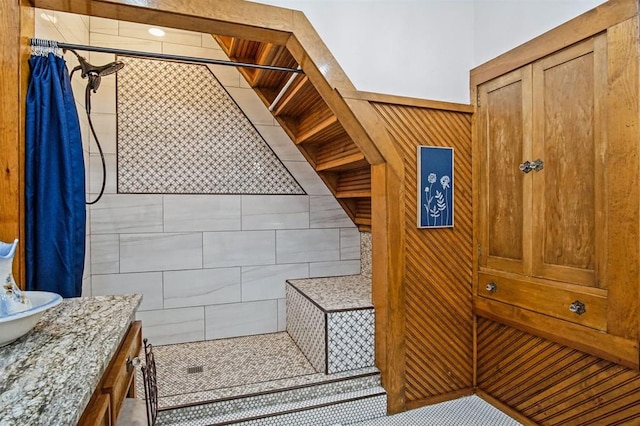 3715 N Mckinley Ave, Oklahoma City, OK 73118 - bathroom featuring a tile shower