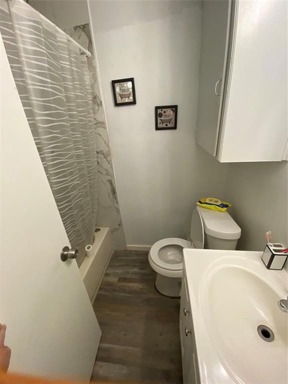 2819 SW 33rd St, Oklahoma City, OK 73119 - full bathroom featuring toilet, wood finished floors, vanity, and baseboards
