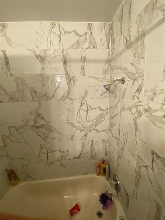 2819 SW 33rd St, Oklahoma City, OK 73119 - full bathroom featuring bathtub / shower combination