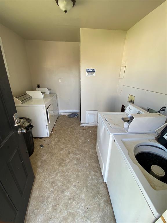 2819 SW 33rd St, Oklahoma City, OK 73119 - community laundry featuring washer and clothes dryer