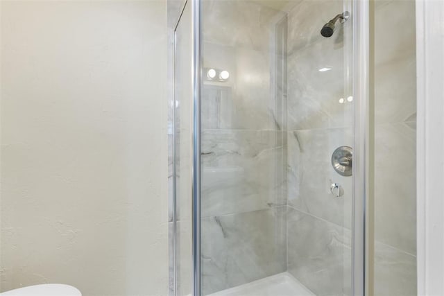 436 SE 54th St, Oklahoma City, OK 73129 - full bath featuring a shower stall and toilet