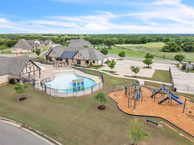 8208 Poplar Dr, Edmond, OK 73034 - view of swimming pool