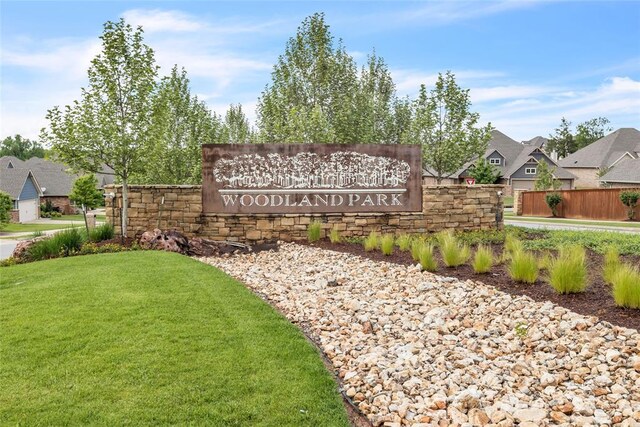 8208 Poplar Dr, Edmond, OK 73034 - community / neighborhood sign featuring a residential view