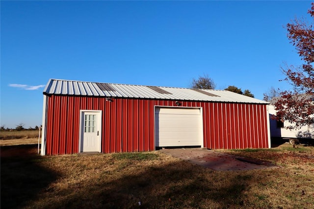 view of detached garage