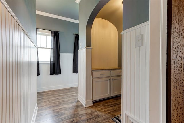 100 S Macomb Ave, El Reno, OK 73036 - corridor featuring dark wood-style floors, arched walkways, ornamental molding, and a wainscoted wall