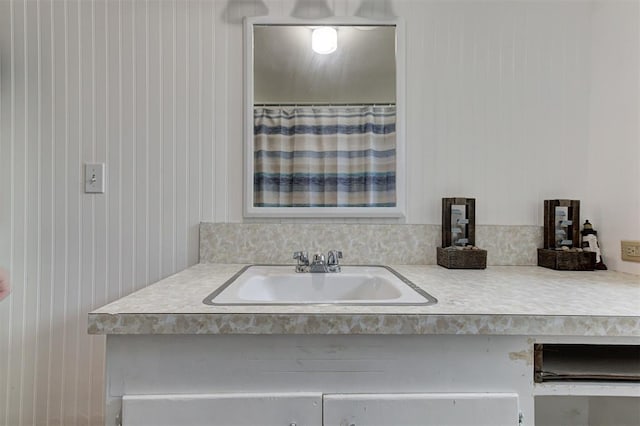 100 S Macomb Ave, El Reno, OK 73036 - bathroom featuring vanity