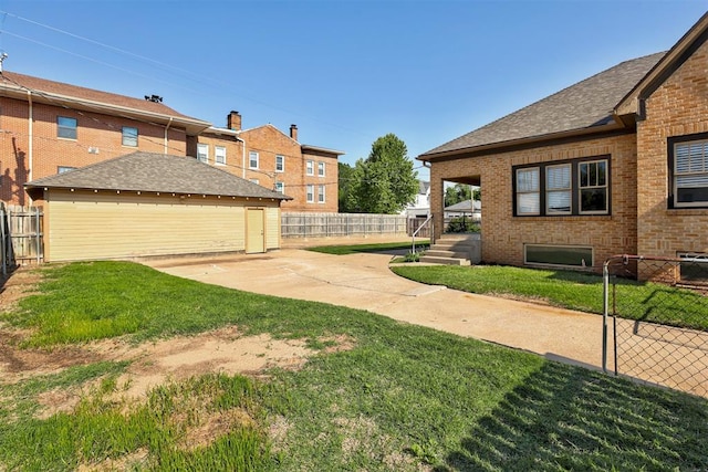100 S Macomb Ave, El Reno, OK 73036 - view of yard with a patio area