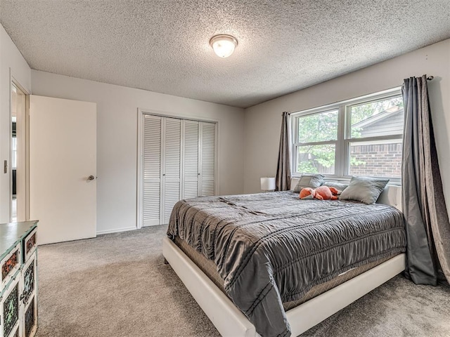 bedroom featuring carpet flooring, a closet, and a textured ceiling