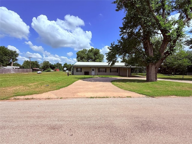 312 N 6th St, Amber, OK 73004 - ranch-style house featuring concrete driveway and metal roof