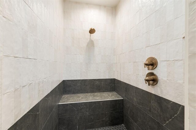 9213 NW 85th St, Yukon, OK 73099 - full bath with tiled shower
