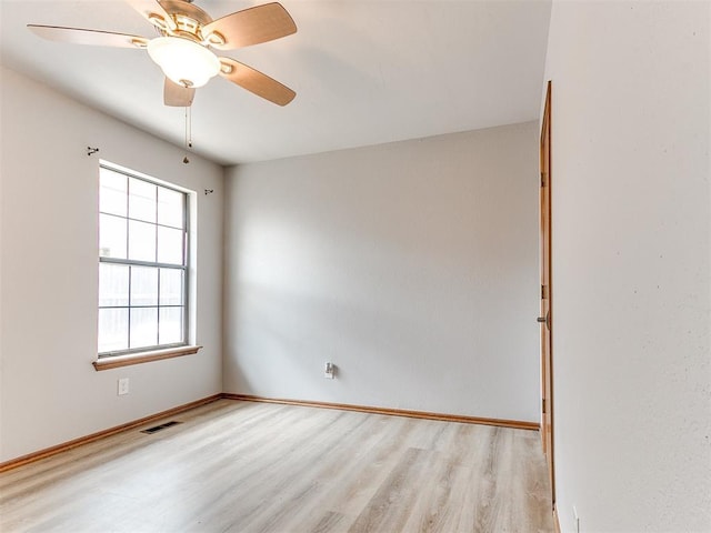unfurnished room featuring light wood-style floors, baseboards, and a ceiling fan